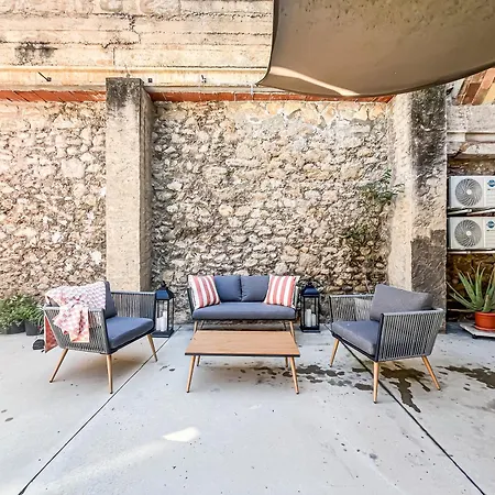 Aptw Pool In Heart Of Old Town Apartment